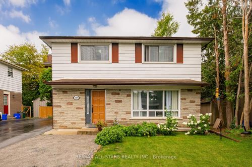 520 Elm Rd, Stouffville, ON, L4A1W8 | Card Image