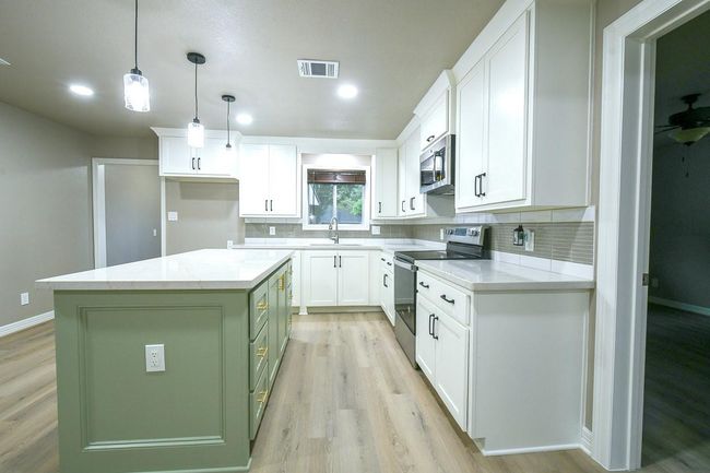 look at this beautiful renovated kitchen | Image 4