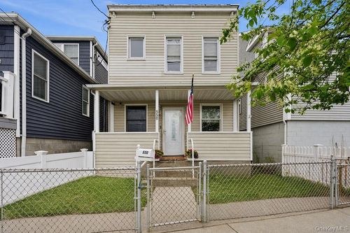 550 Cross Bay Blvd, Broad Channel, NY, 11693-1029 | Card Image