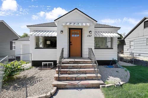 107 S Olive St, Nampa, ID, 83686-2702 | Card Image