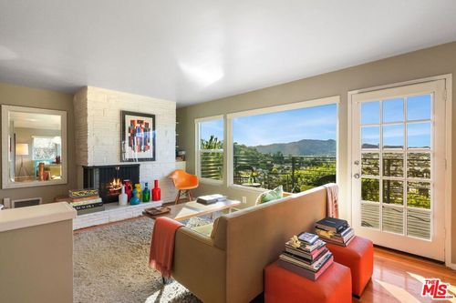 1313 Corona Dr, Glendale, CA, 91205 | Card Image