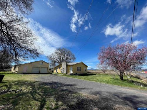 2202 Joe Wright Rd, Klamath Falls, OR, 97603-9310 | Card Image