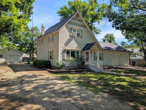 205 E 4th St, Solomon, KS, 67480-9758 | Card Image