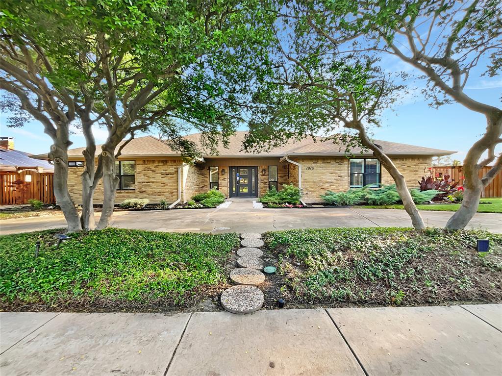 Nottingham Dr, Carrollton, TX 75007