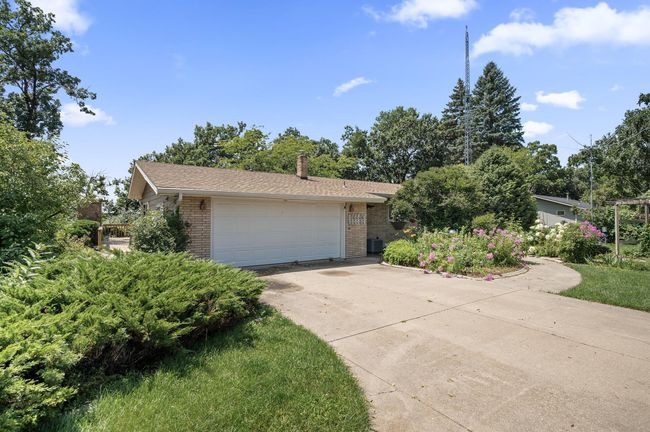 2 stall attached garage | Image 4