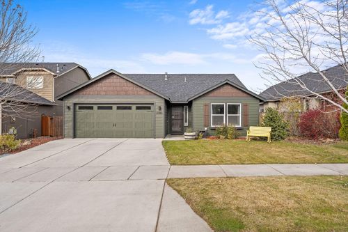 21386 Eagle Crossing Ave, Bend, OR, 97701-7380 | Card Image