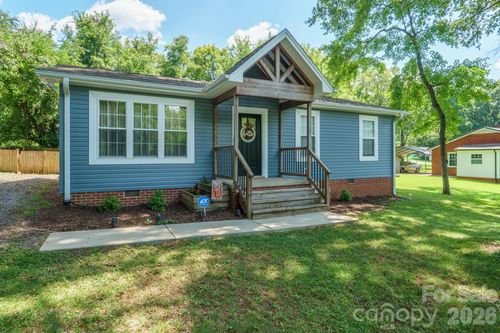 607 E 17th St, Newton, NC, 28658-2105 | Card Image