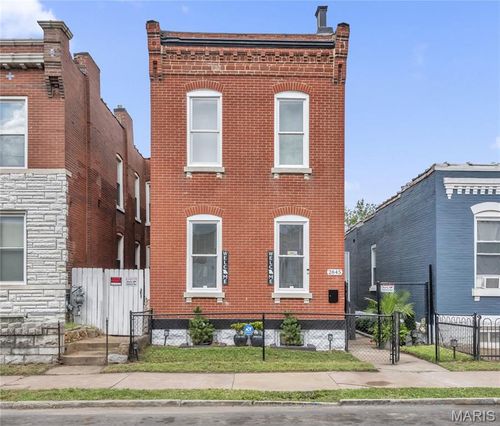 2845 Chippewa St, Saint Louis, MO, 63118-3827 | Card Image