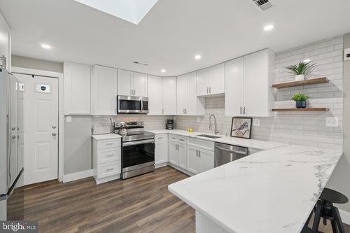 8422 Woodlawn St, ALEXANDRIA, VA, 22309-1718 | Card Image