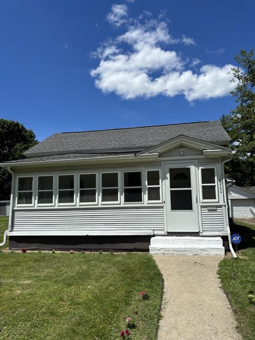 200 E Porter St, Jackson, MI, 49202-2318 | Card Image