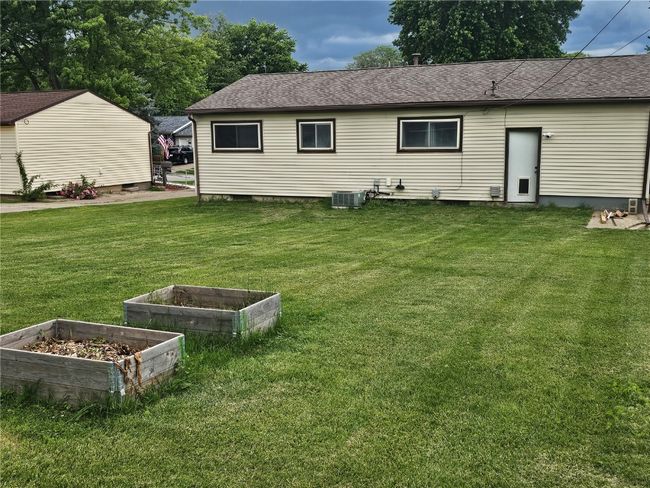 1523 Golden Valley Dr, House other with 3 bedrooms, 2 bathrooms and null parking in Bettendorf IA | Image 23