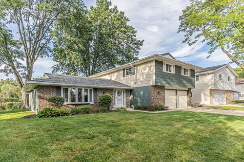 864 Pinehurst Ln, Schaumburg, IL, 60193-3784 | Card Image