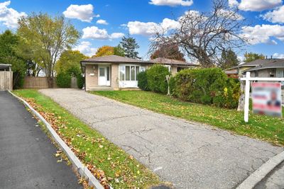 55 Greenwood Cres, House attached with 3 bedrooms, 2 bathrooms and 5 parking in Brampton ON | Image 1