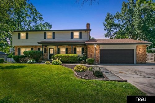 9831 Grover St, Omaha, NE, 68124-3717 | Card Image