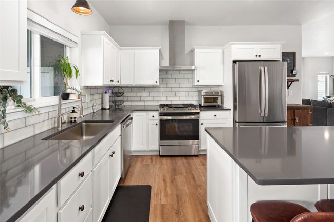 Immaculate & very well appointed. | Image 32