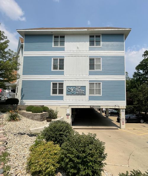 123 Center St, Lake Geneva, WI, 53147-2006 | Card Image