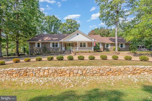 2 Hunters Ct, FREDERICKSBURG, VA, 22405-3351 | Card Image