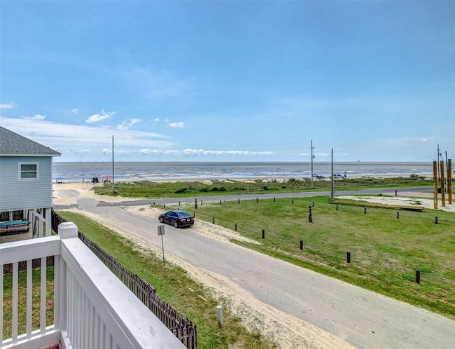 2774 Gulfview Ln, House other with 4 bedrooms, 4 bathrooms and 5 parking in Crystal Beach TX | Image 32