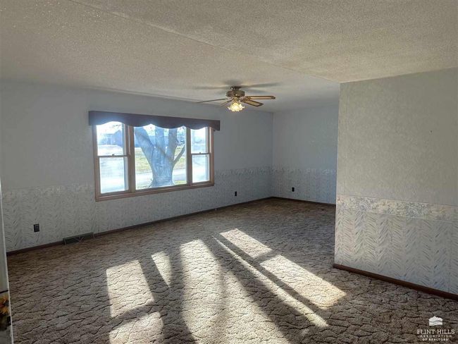 20 Pine St, House other with 3 bedrooms, 2 bathrooms and null parking in Miltonvale KS | Image 17