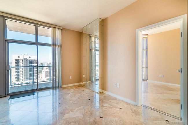 2301 - 800 The Mark Ln, House other with 2 bedrooms, 2 bathrooms and 2 parking in San Diego CA | Image 5