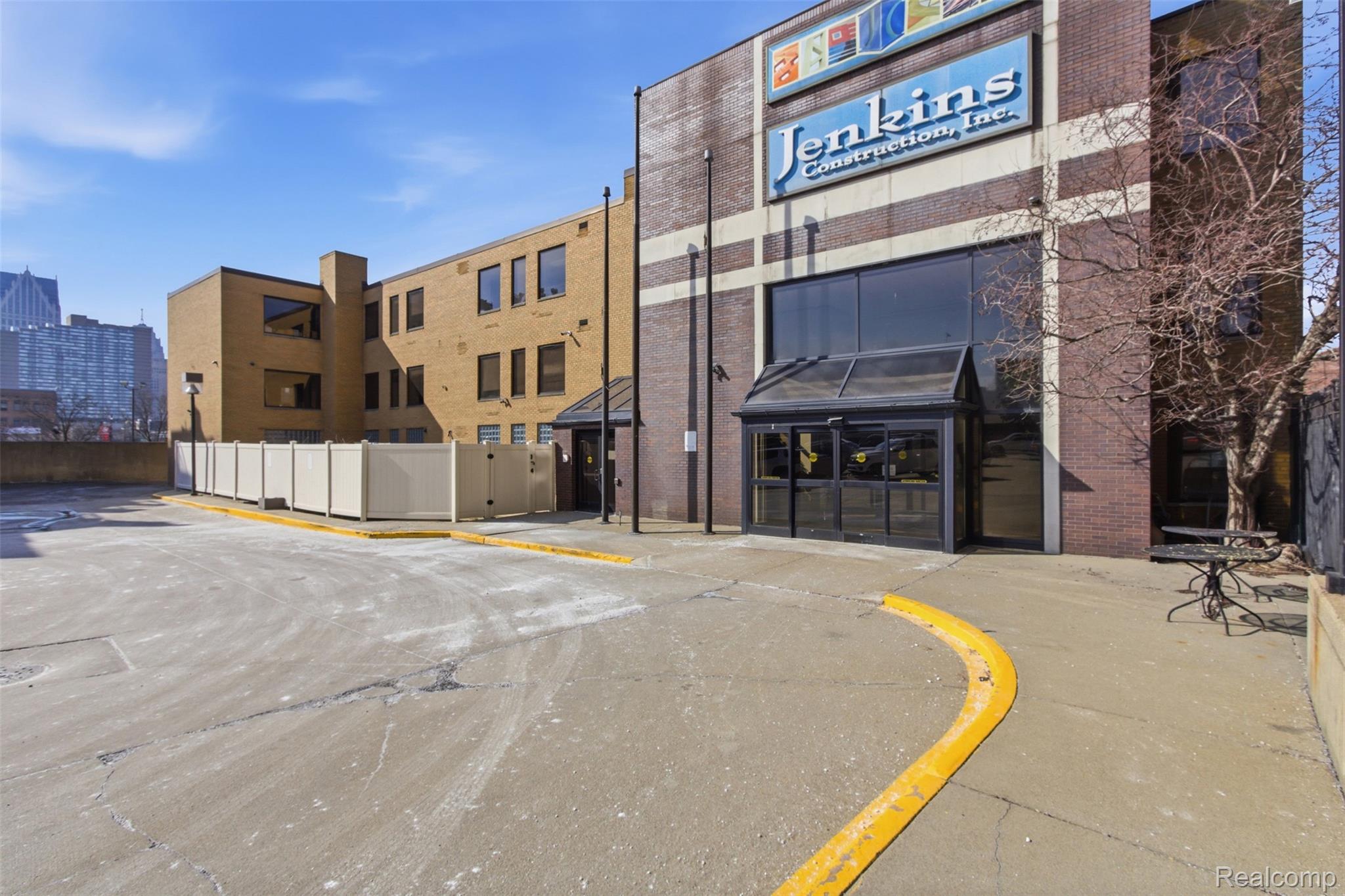 Commercial Lease in Detroit 2