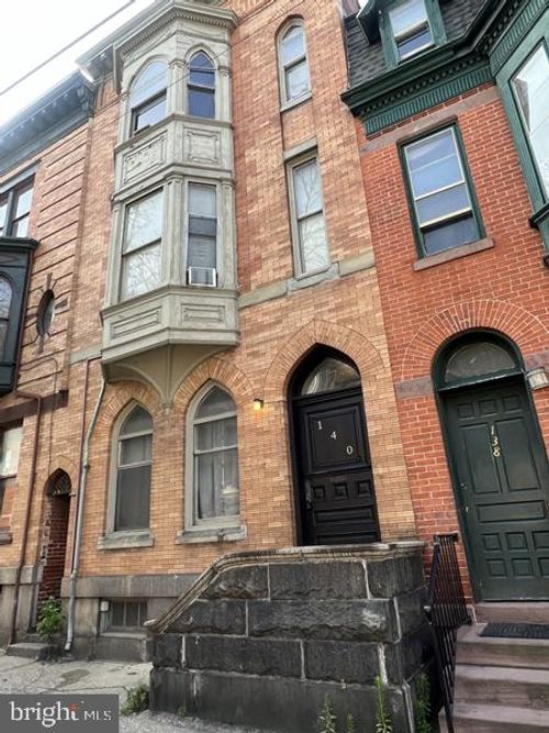 2-140 E Philadelphia Street, YORK, PA, 17401 | Card Image