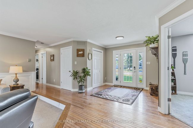 8 Penny Lane, House other with 3 bedrooms, 2 bathrooms and 6 parking in Wasaga Beach ON | Image 4