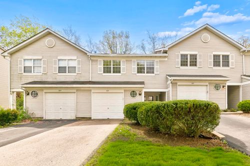 615 Buckskin Lane, Carpentersville, IL, 60110 | Card Image