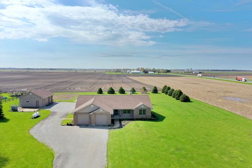 13042 E 10500n Rd, Grant Park, IL, 60940-5015 | Card Image