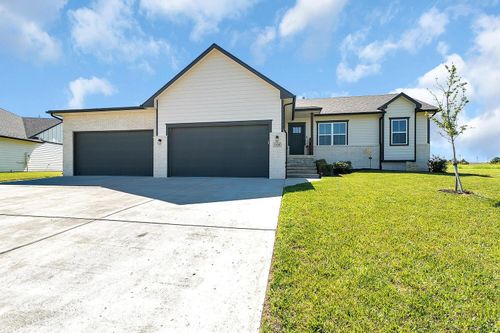 1438 Emerald Valley Dr, Mulvane, KS, 67110-8623 | Card Image