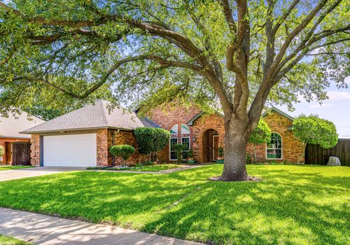 10253 Fieldcrest Dr, Benbrook, TX, 76126-9509 | Card Image