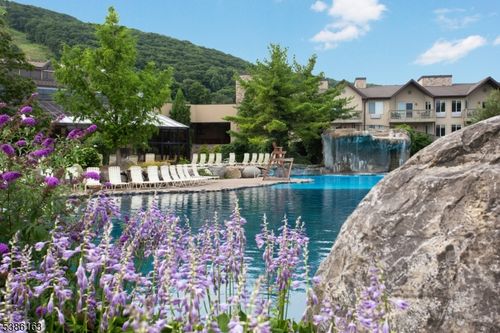 212-2 Chamonix Dr, Vernon, NJ, 07462-4600 | Card Image