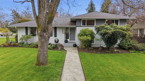 3223 Henderson Rd, Victoria, BC, V8P5A3 | Card Image