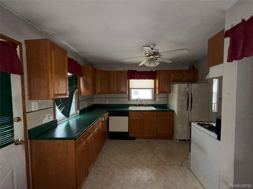 23101 Shakespeare Ave, Eastpointe, MI, 48021-4111 | Card Image