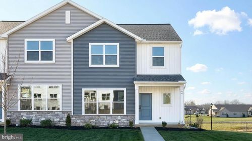 64 N Conifer Dr, ELIZABETHTOWN, PA, 17022-7501 | Card Image