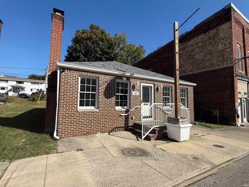 458 Locust St, Middletown, IN, 47356-1433 | Card Image