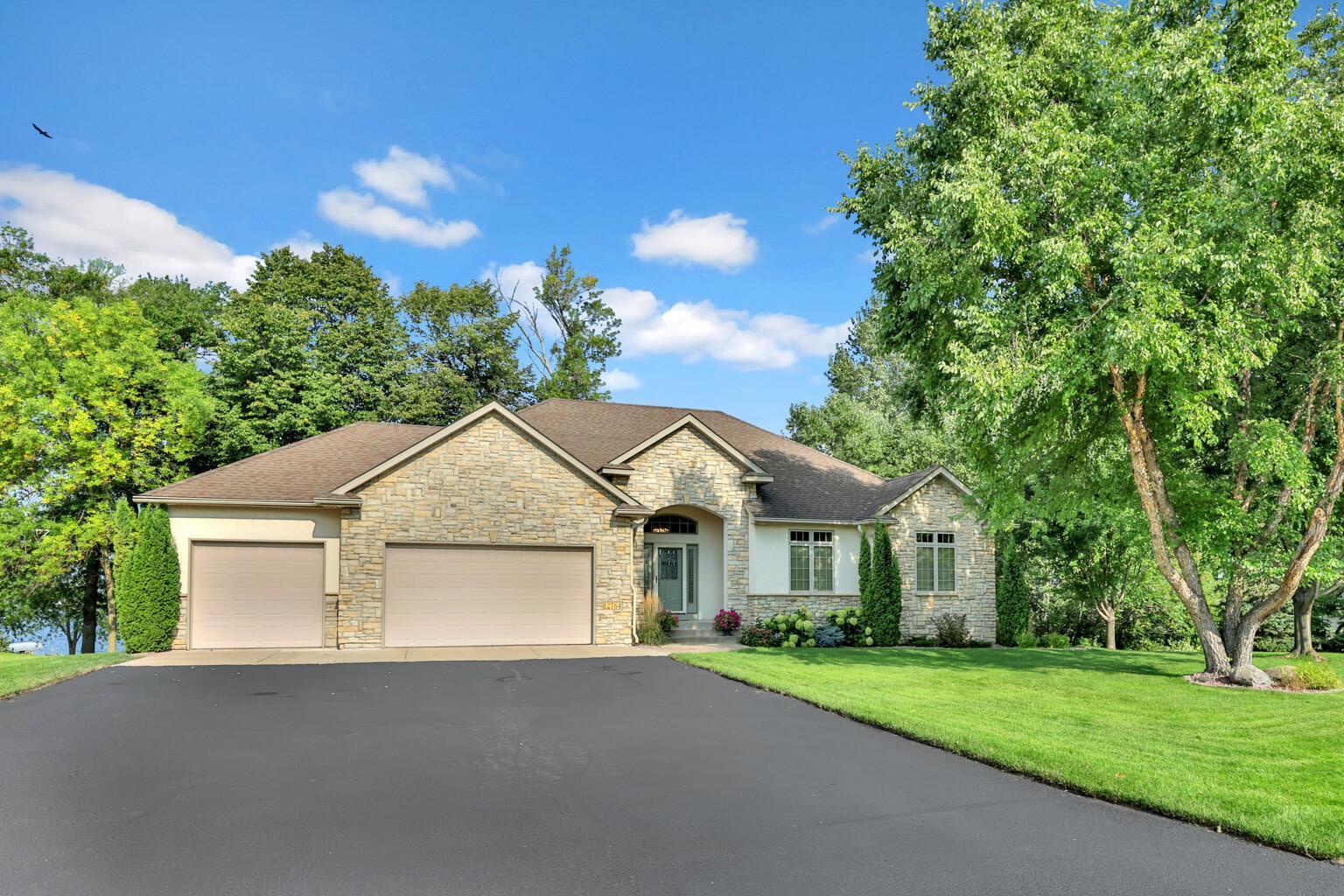 Mentzer Trl, Lindstrom, MN 55045