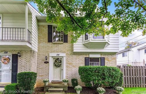126 Manor Way, Rochester Hills, MI, 48309-2017 | Card Image