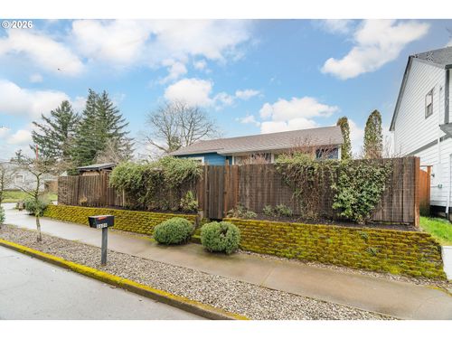 8609 Se Flavel St, Portland, OR, 97266-5760 | Card Image