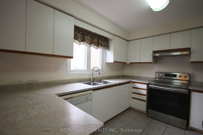 73 Hullrick Dr, House other with 4 bedrooms, 3 bathrooms and 4 parking in Etobicoke ON | Image 20