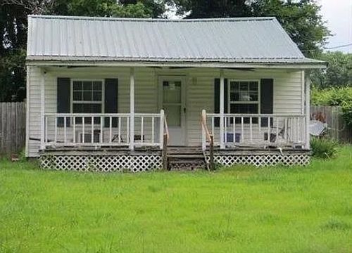 1047 Perry Switch Rd, Jackson, TN, 38301-9561 | Card Image