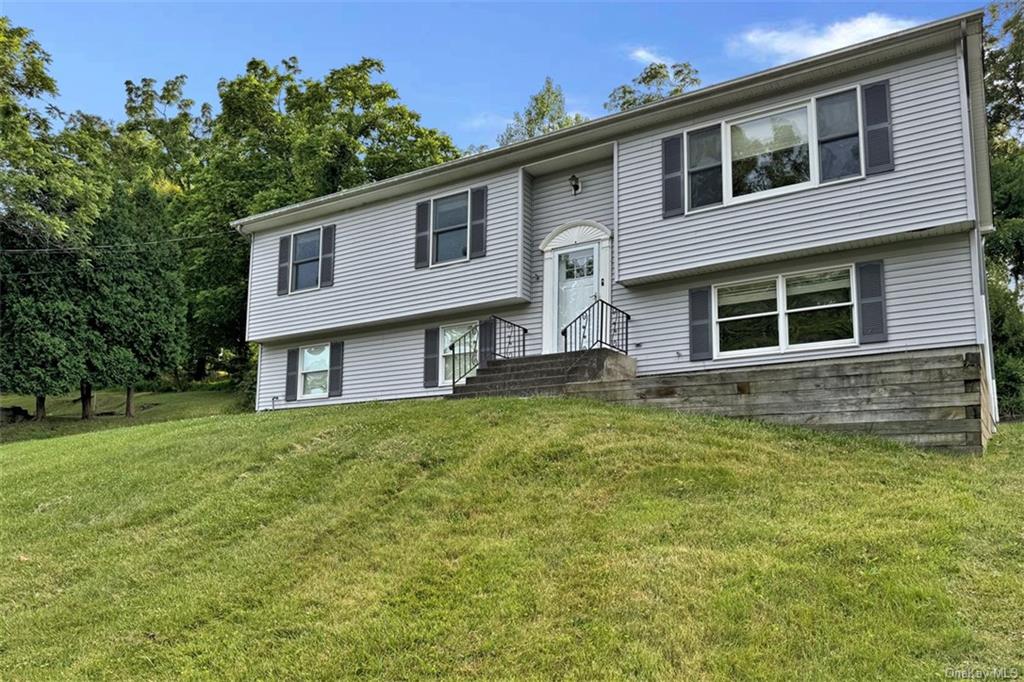 Roosevelt Pl, Stony Point, NY 10980