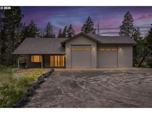 747 Pacific Dunes Dr, North Bend, OR, 97459-8802 | Card Image