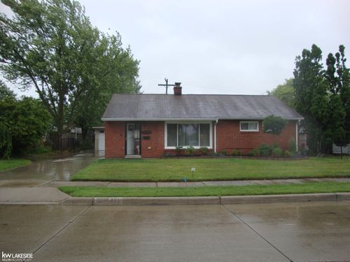 15390 Petrie St, Roseville, MI, 48066-3138 | Card Image