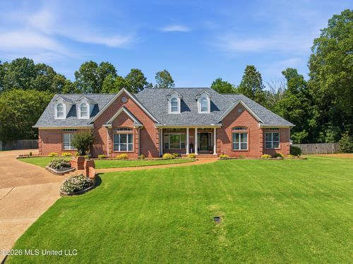 2582 Dickens Place Dr, Southaven, MS, 38671-8586 | Card Image