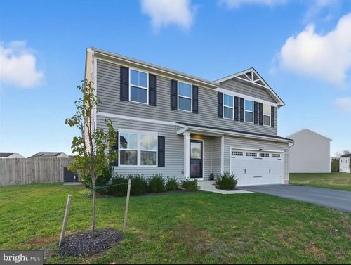 93 Switchgrass Ct, BUNKER HILL, WV, 25413-1143 | Card Image