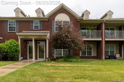 29726 Fox Run Cir, Warren, MI, 48092-6309 | Card Image