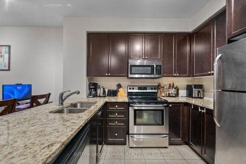215-9255 Jane St, Vaughan, ON, L6A0K1 | Card Image
