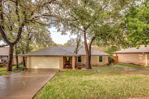 2302 Westpark Way Cir, Euless, TX, 76040-3943 | Card Image