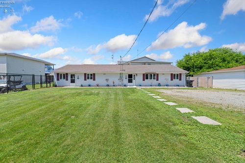 389 Loraine Ave, Put-in-Bay, OH, 43456-6867 | Card Image